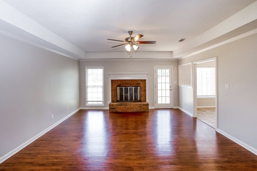 4378 Bunker Hill Dr - Photo 3 of 15