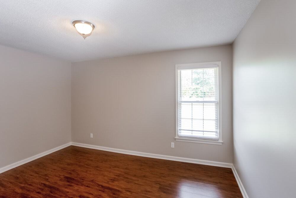 4378 Bunker Hill Dr - Photo 4 of 15