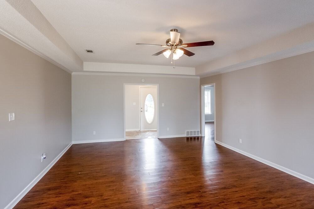 4378 Bunker Hill Dr - Photo 5 of 15