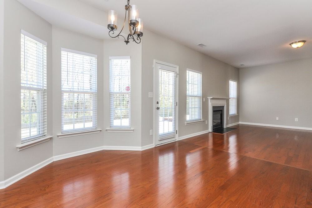 1547 Cairo Way - Photo 5 of 21