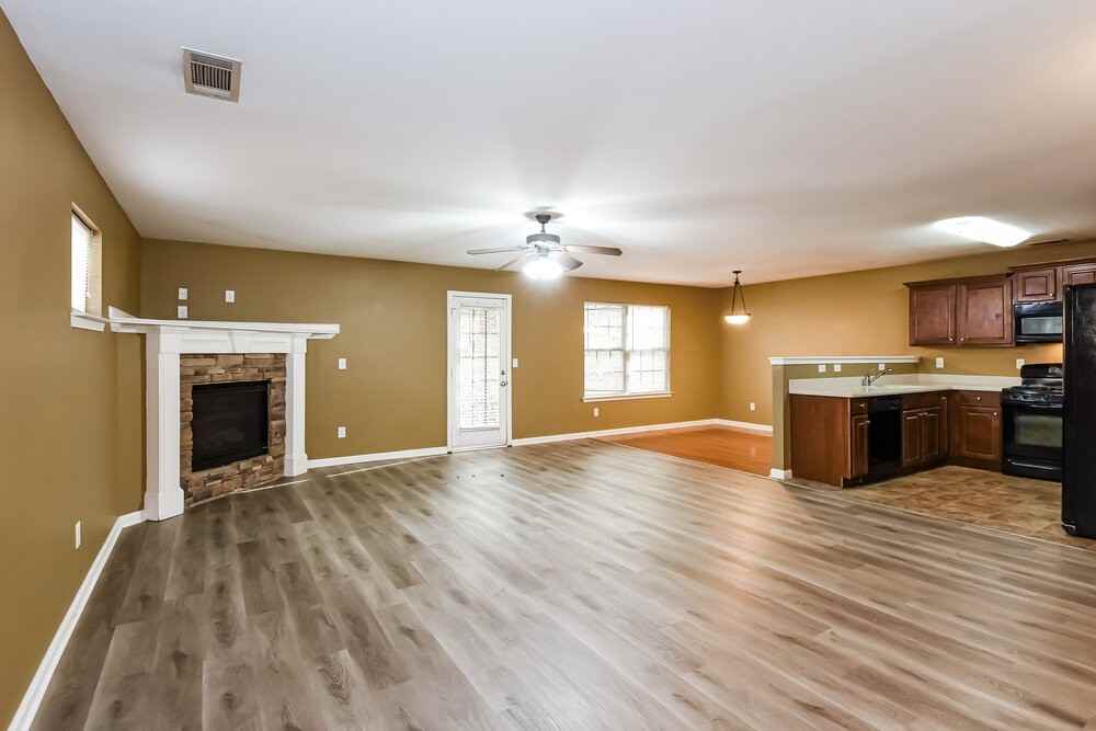 327 Village Chase - Photo 4 of 16