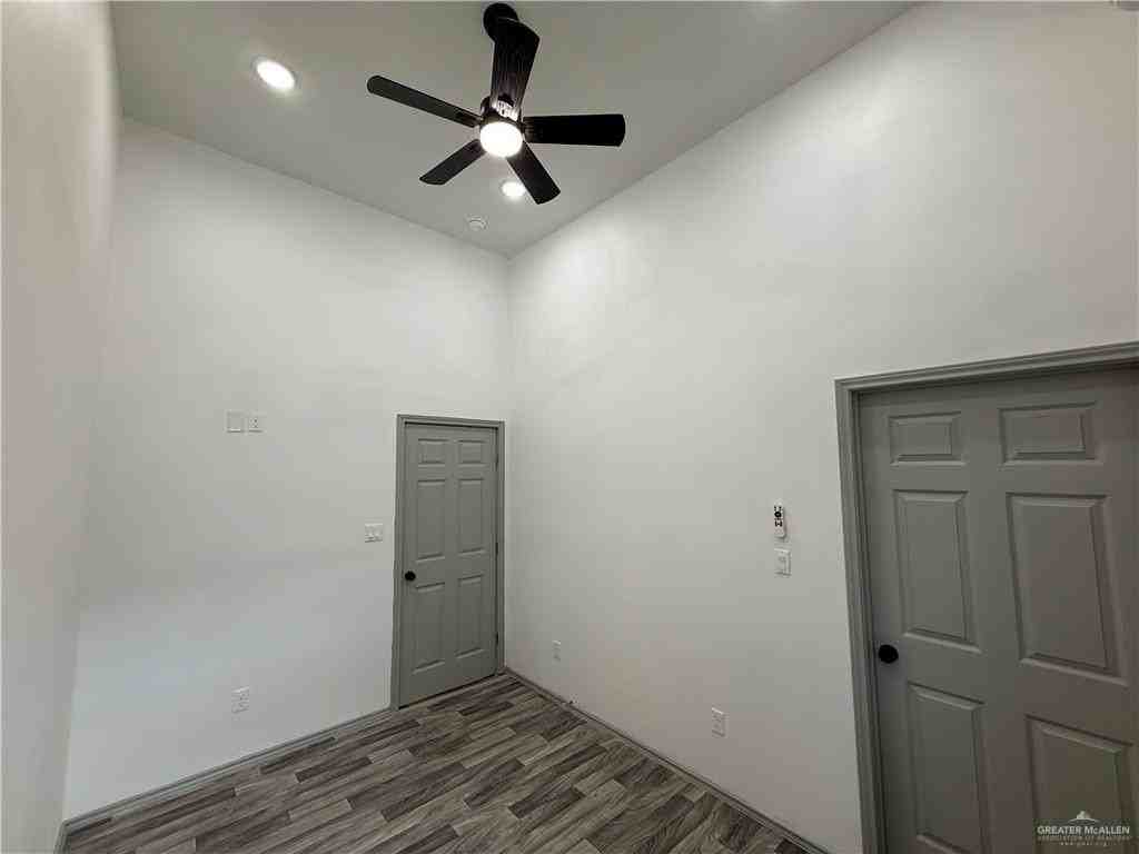 1023 Miller Ave - Photo 3 of 3