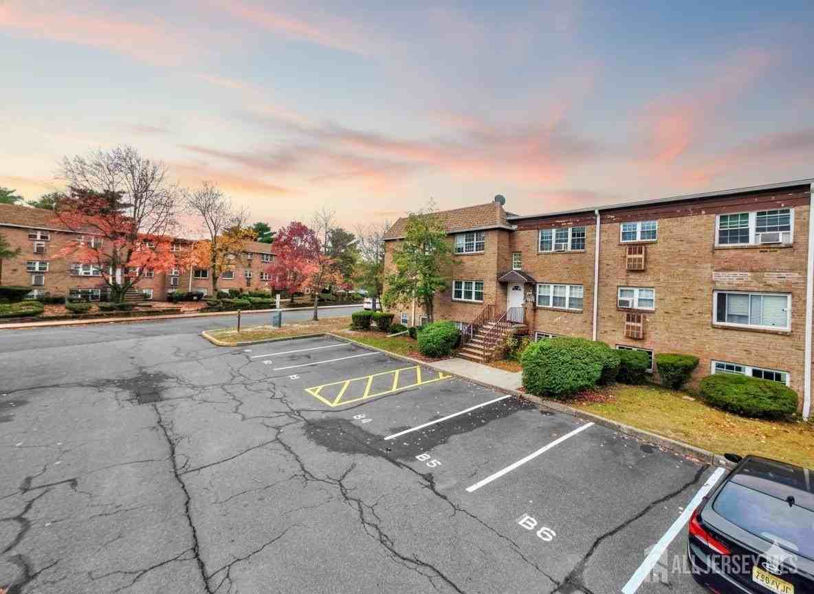 14 College Dr - Photo 2 of 23