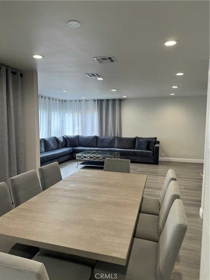 2037 N Manning St - Photo 6 of 11