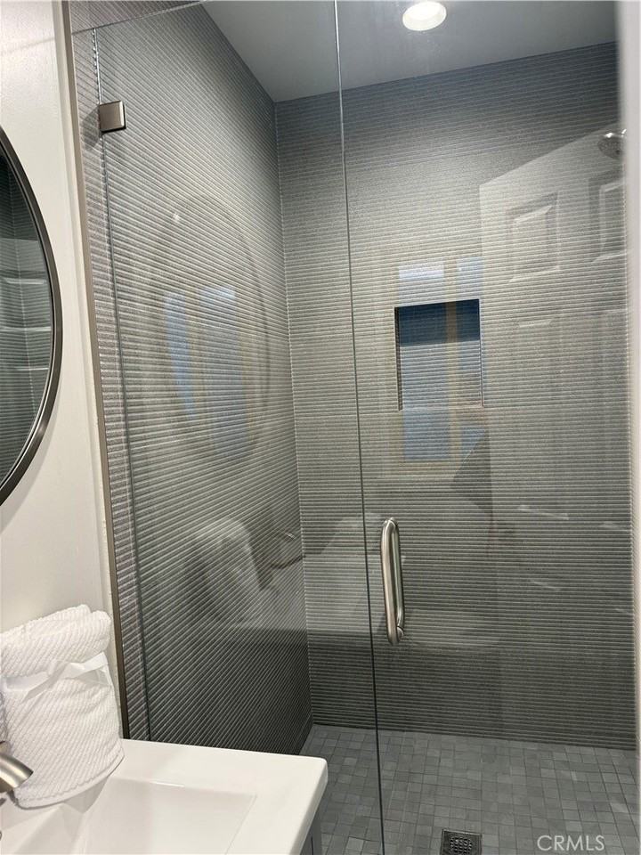 2037 N Manning St - Photo 7 of 11