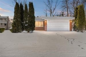 featured image of 17201 Nadora St