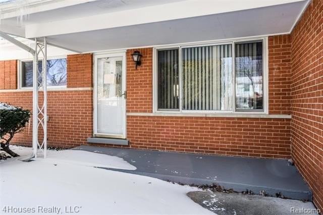 17201 Nadora St - Photo 3 of 26