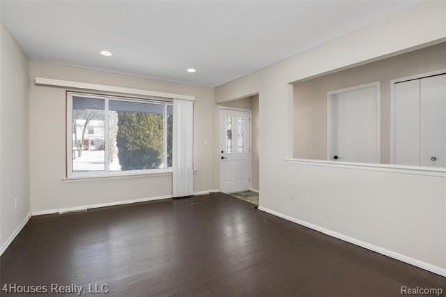 17201 Nadora St - Photo 5 of 26