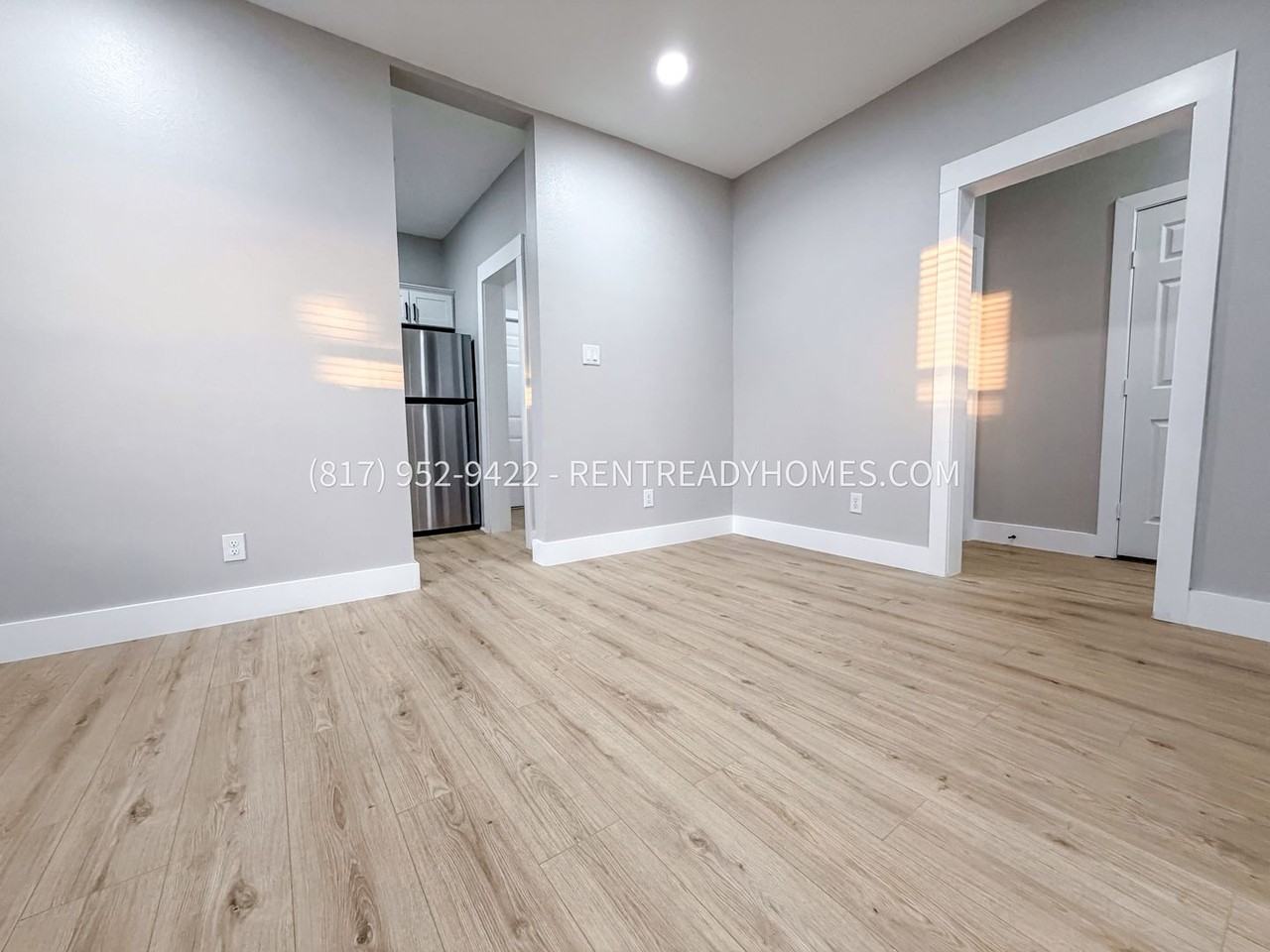 8123 Detroit St - Photo 4 of 11