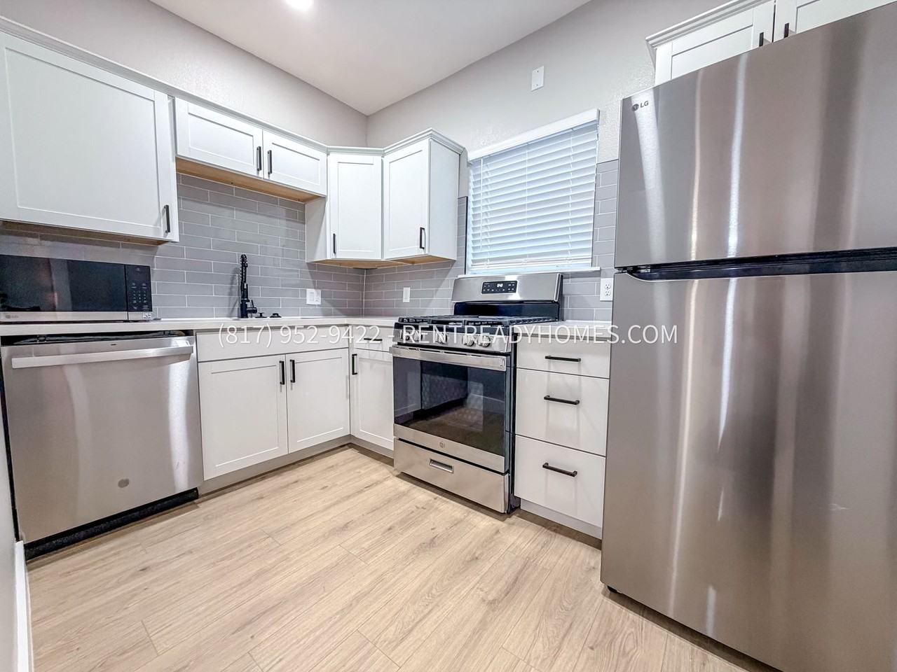 8123 Detroit St - Photo 5 of 11