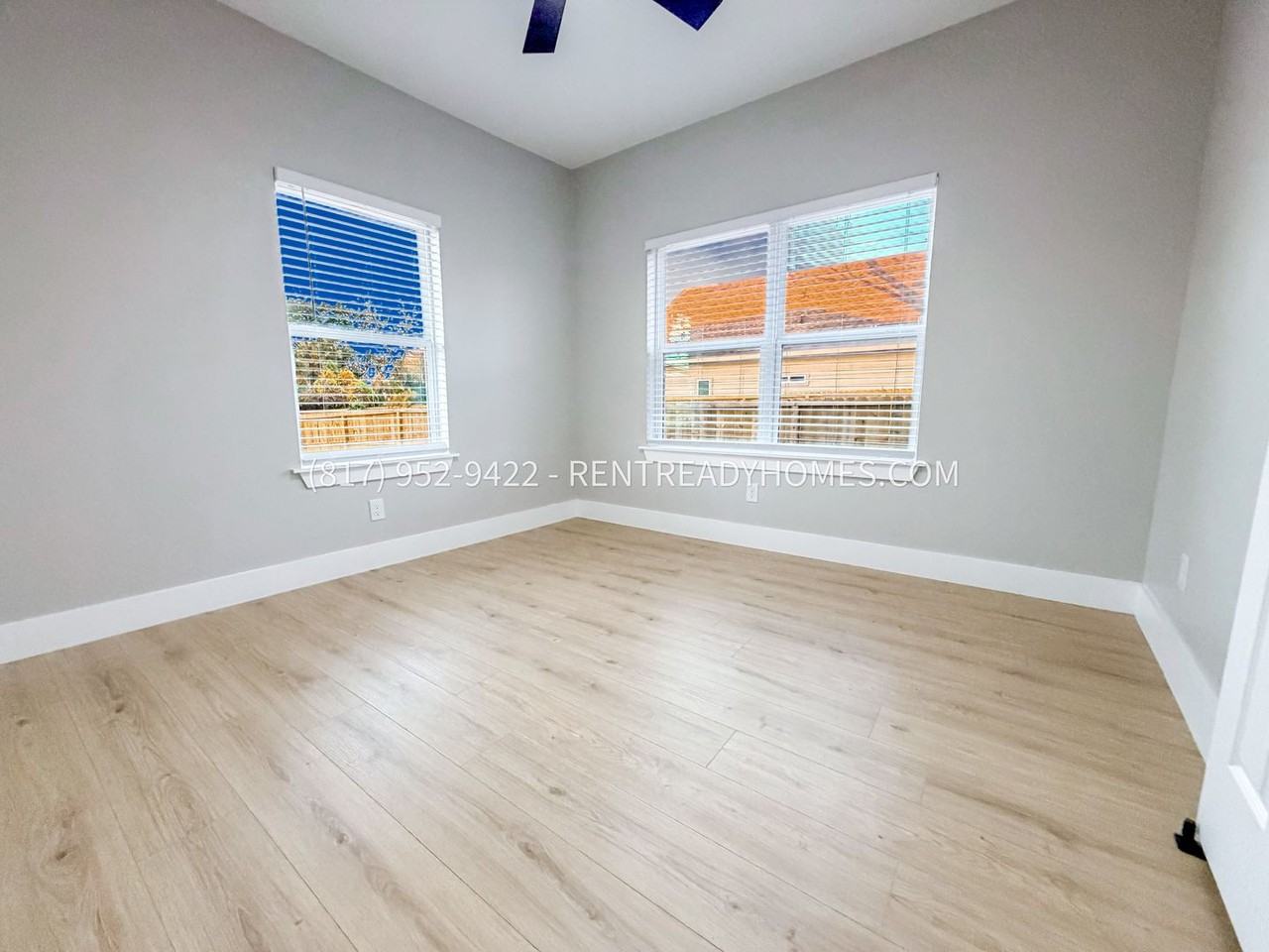 8123 Detroit St - Photo 6 of 11