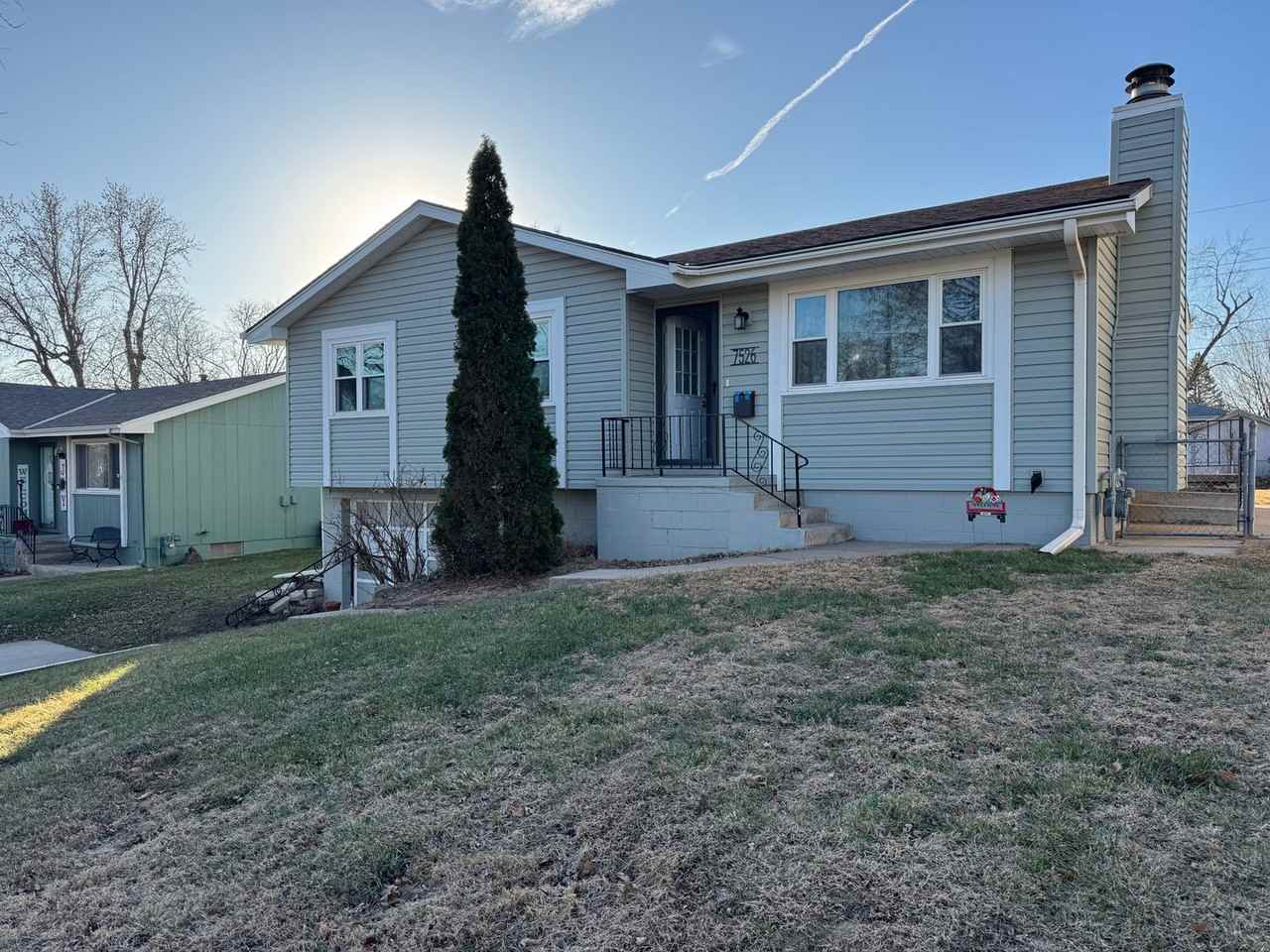 7526 S 75th Ave - Photo 2 of 32