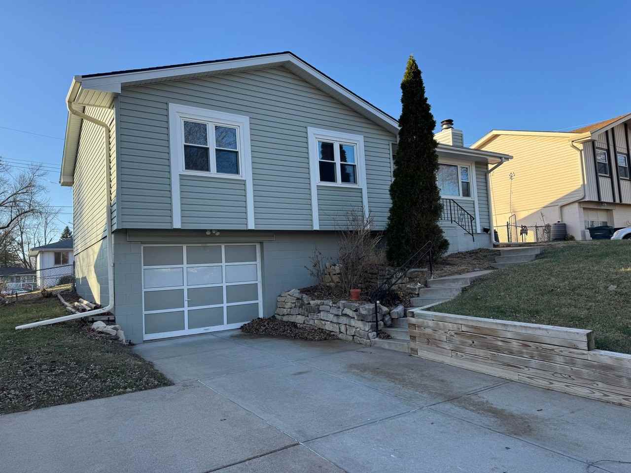 7526 S 75th Ave - Photo 3 of 32