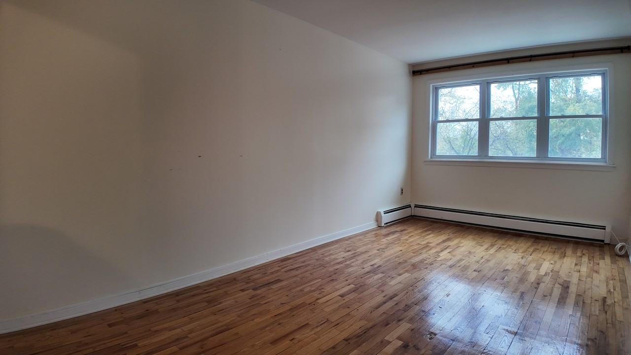 420 Screvin Avenue #2 - Photo 3 of 12