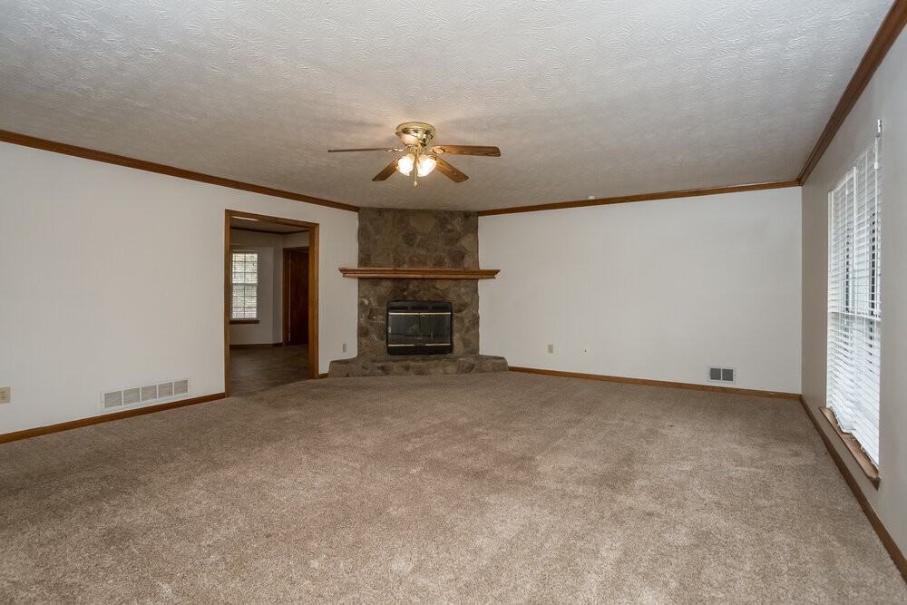 105 Bennington Dr - Photo 2 of 15