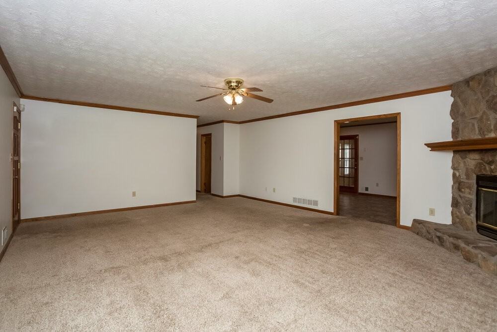 105 Bennington Dr - Photo 3 of 15