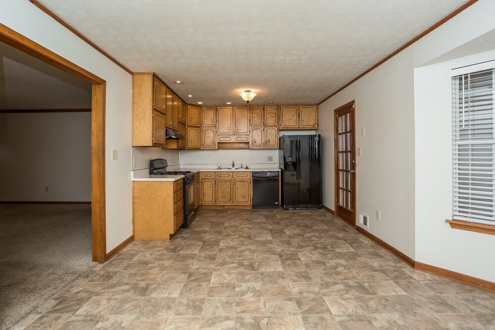 105 Bennington Dr - Photo 5 of 15