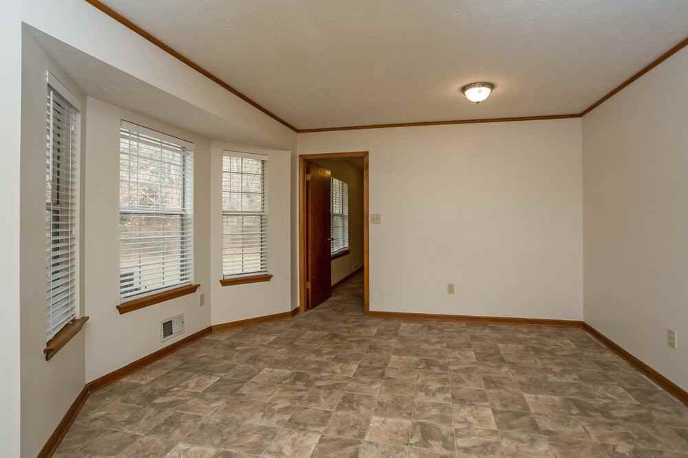 105 Bennington Dr - Photo 6 of 15