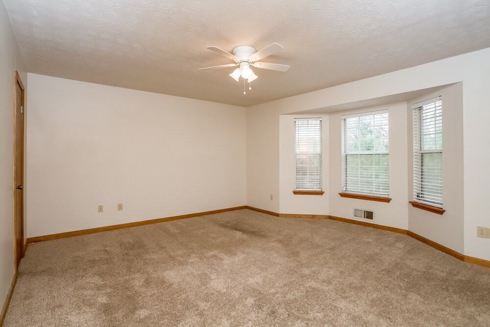 105 Bennington Dr - Photo 7 of 15