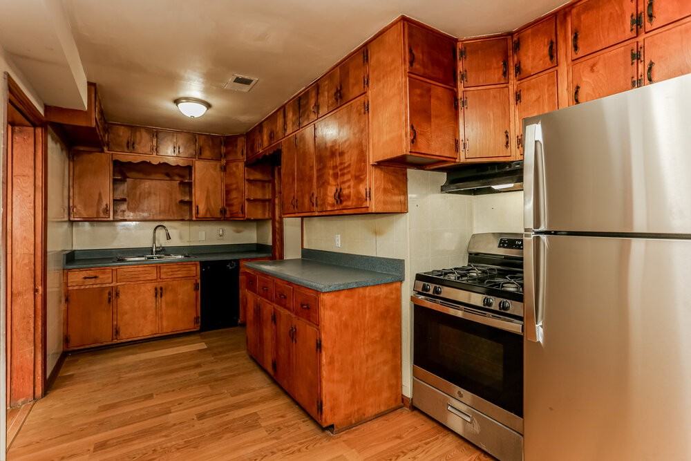 5299 Sharon St - Photo 6 of 22