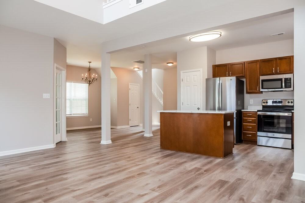 5109 Livermore Ln - Photo 4 of 17