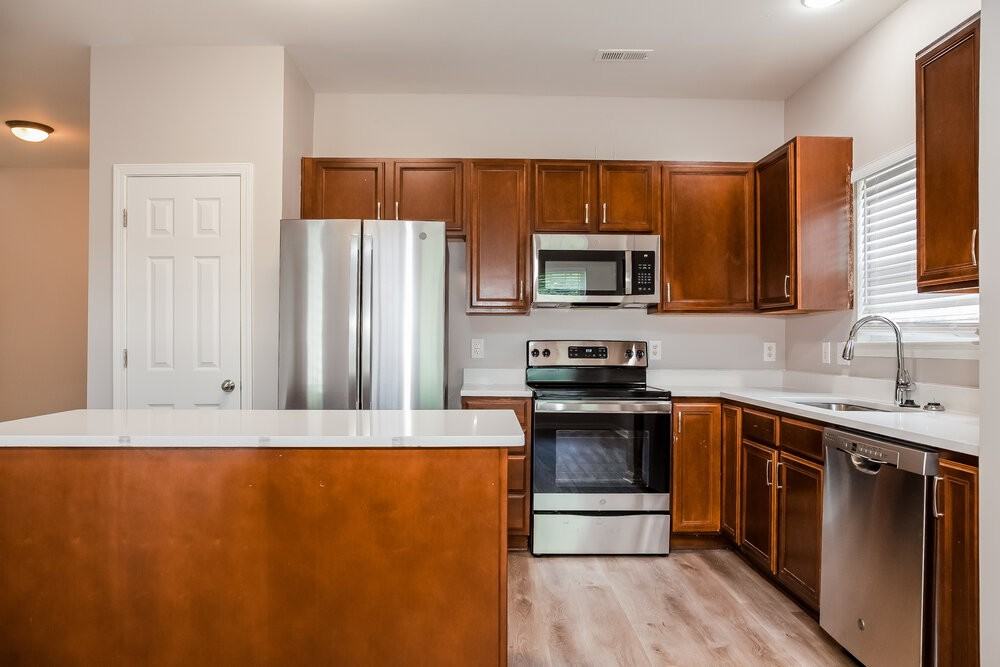 5109 Livermore Ln - Photo 7 of 17