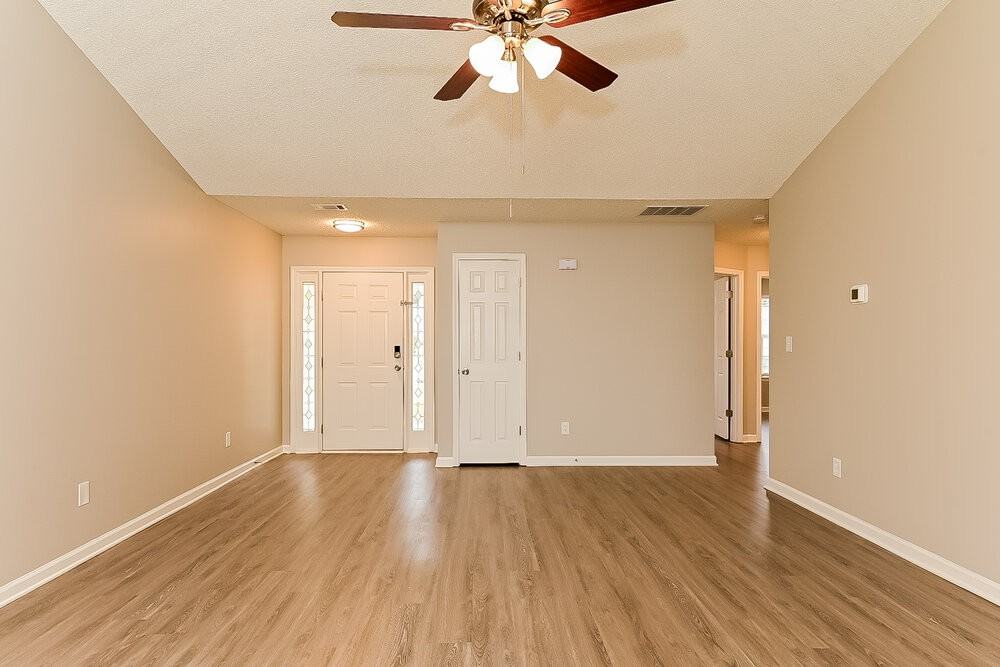 604 Fieldcrest Dr - Photo 4 of 16