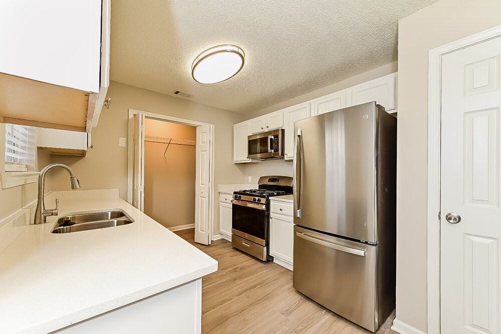 604 Fieldcrest Dr - Photo 6 of 16