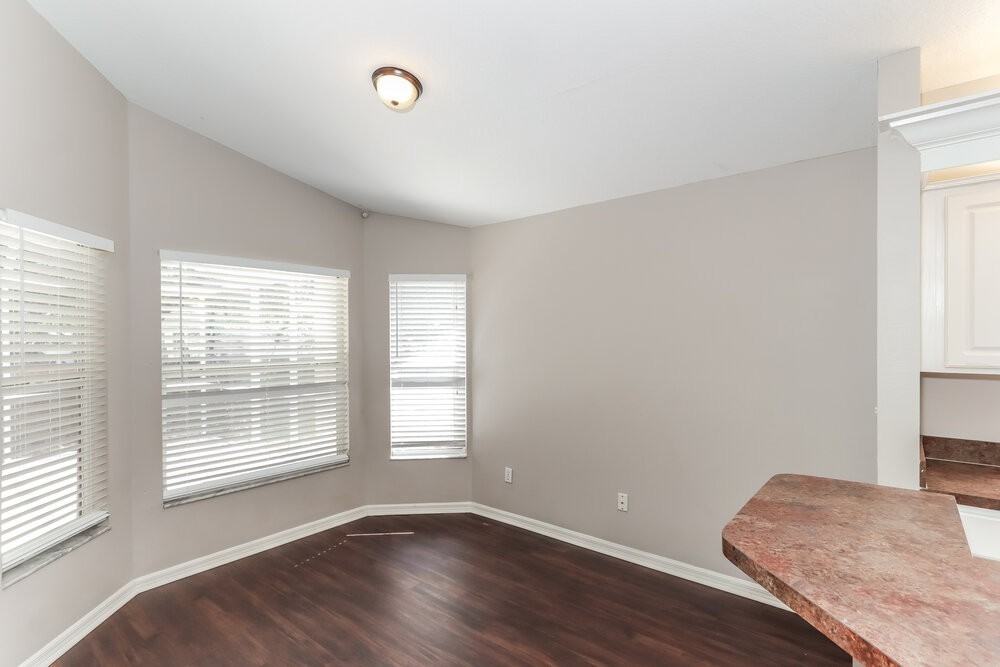 1710 Wakefield Dr - Photo 4 of 16