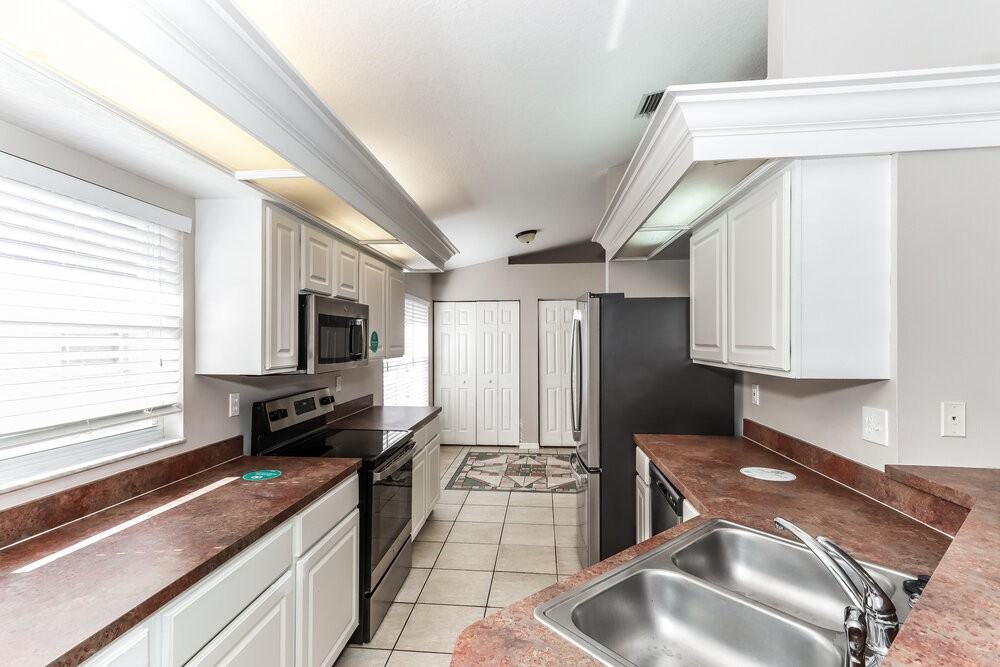 1710 Wakefield Dr - Photo 5 of 16