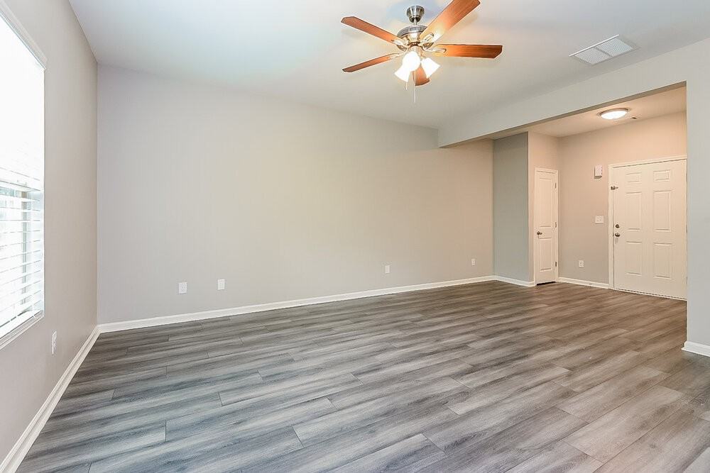 481 Scotland Dr - Photo 4 of 17