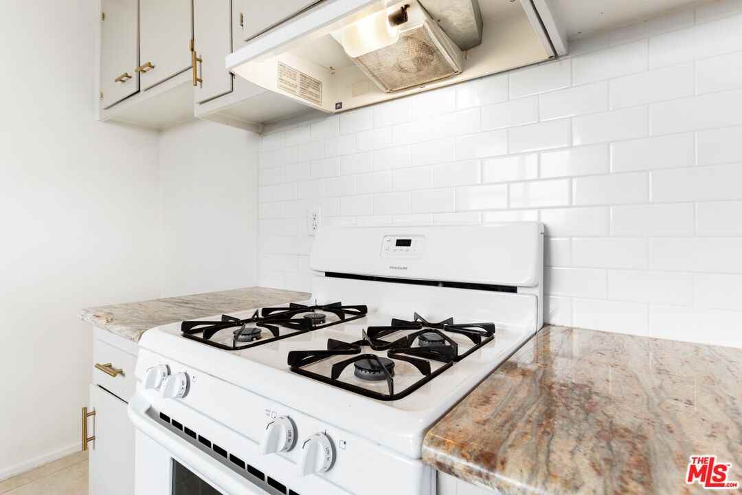 7548 Hampton Ave #7548-206 - Photo 5 of 27