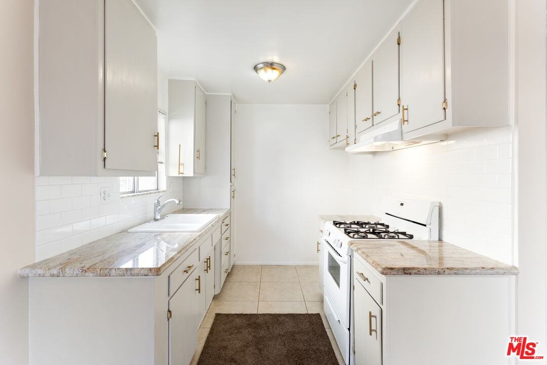 7548 Hampton Ave #7548-206 - Photo 6 of 27