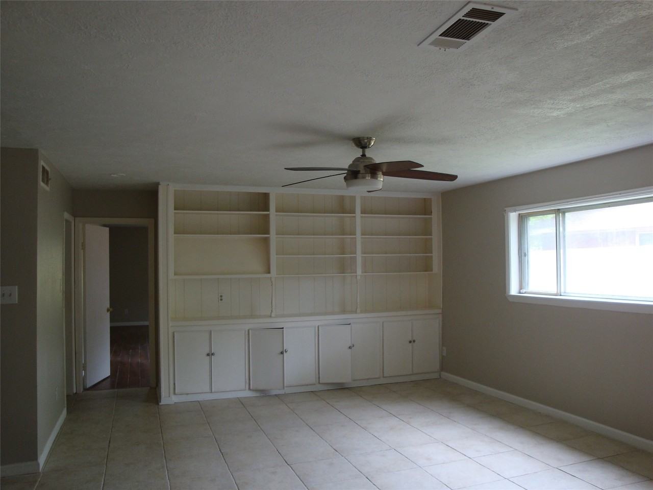 10215 Cliffwood Dr #10215 - Photo 2 of 9