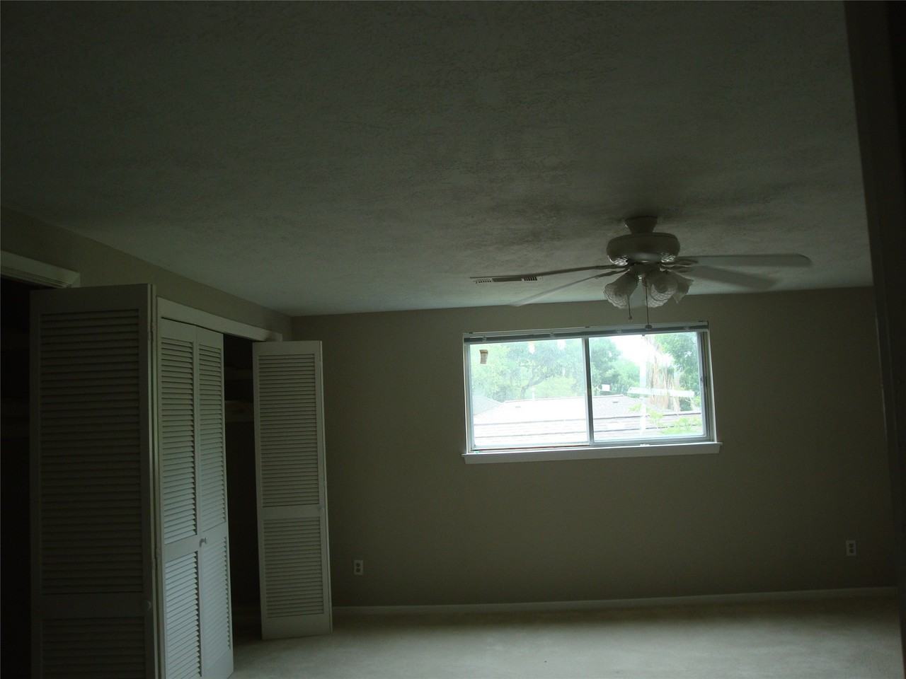 10215 Cliffwood Dr #10215 - Photo 3 of 9