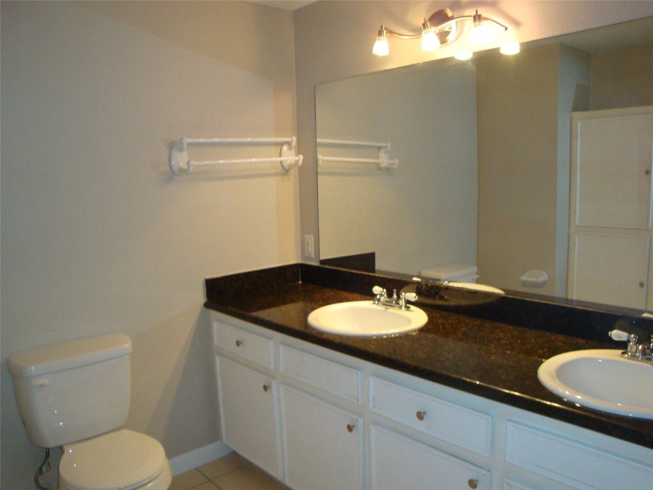 10215 Cliffwood Dr #10215 - Photo 4 of 9