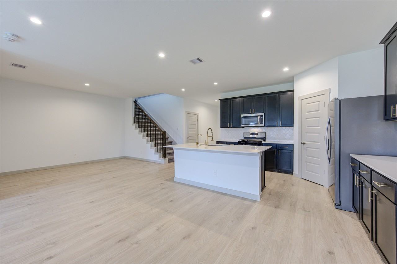 30039 Violet Sky Way #30039 - Photo 4 of 48