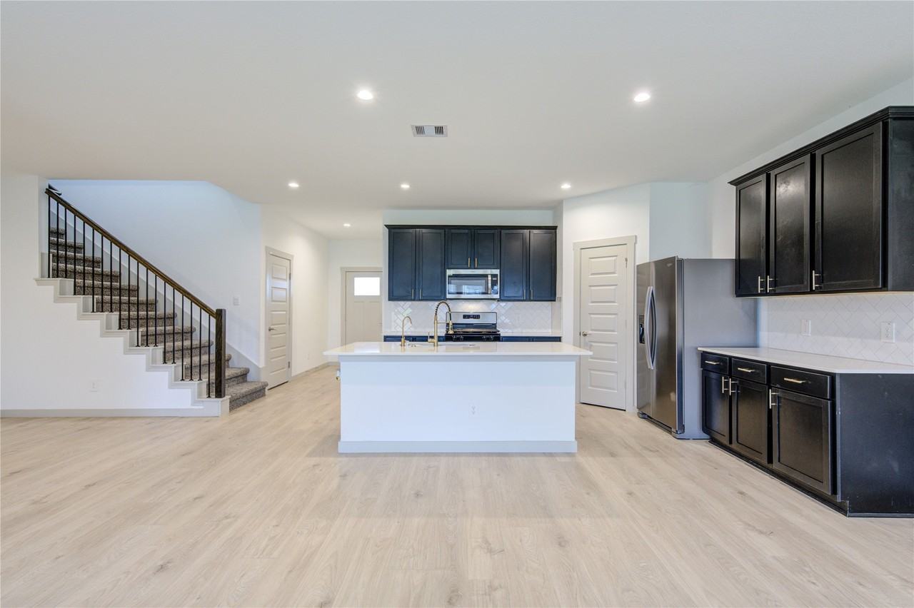 30039 Violet Sky Way #30039 - Photo 5 of 48