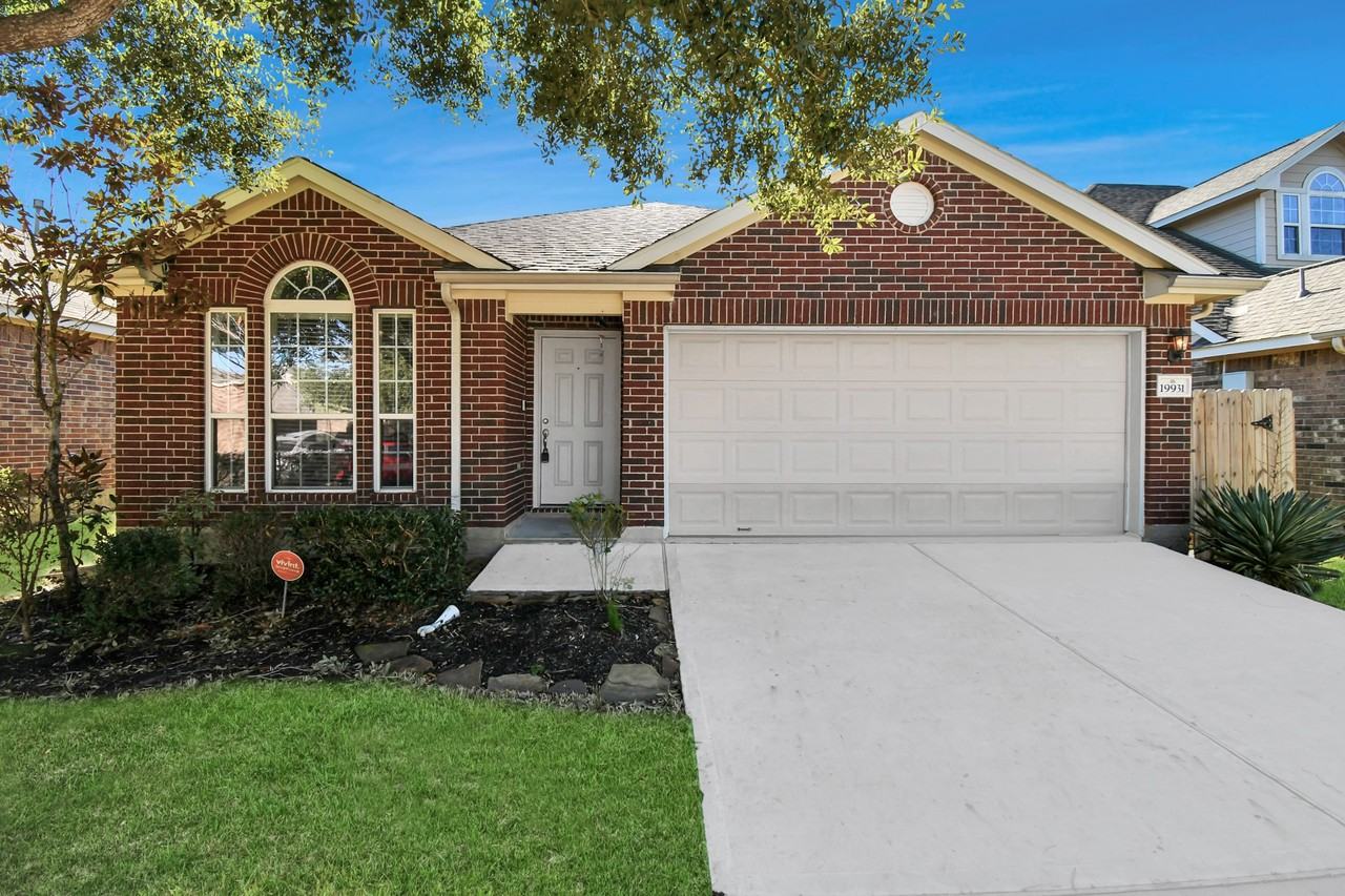 19931 Roycroft Ln #19931 - Photo 2 of 39