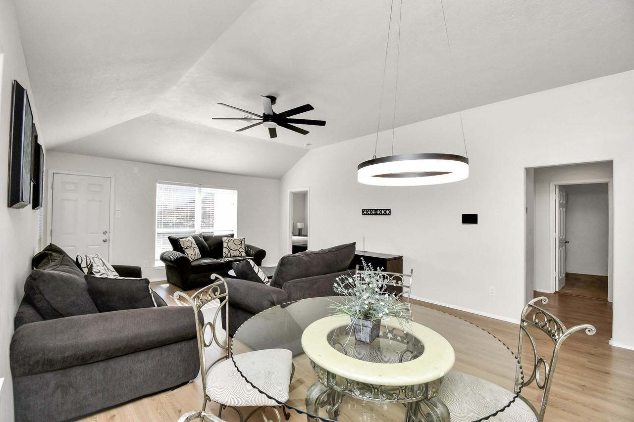 19931 Roycroft Ln #19931 - Photo 3 of 39