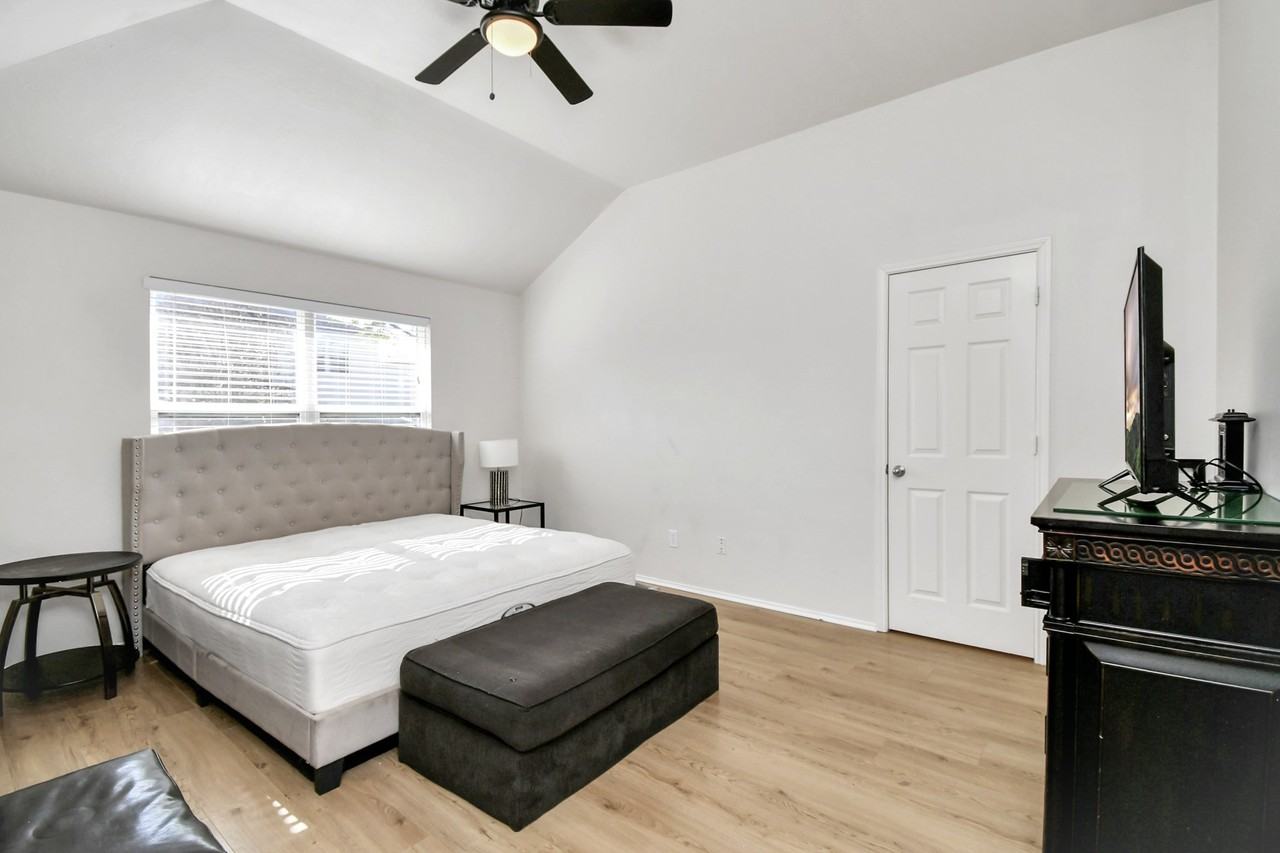 19931 Roycroft Ln #19931 - Photo 5 of 39