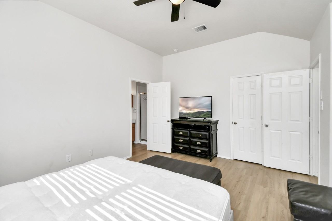 19931 Roycroft Ln #19931 - Photo 6 of 39