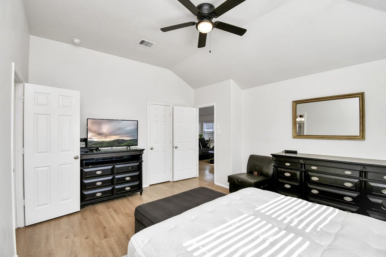 19931 Roycroft Ln #19931 - Photo 7 of 39