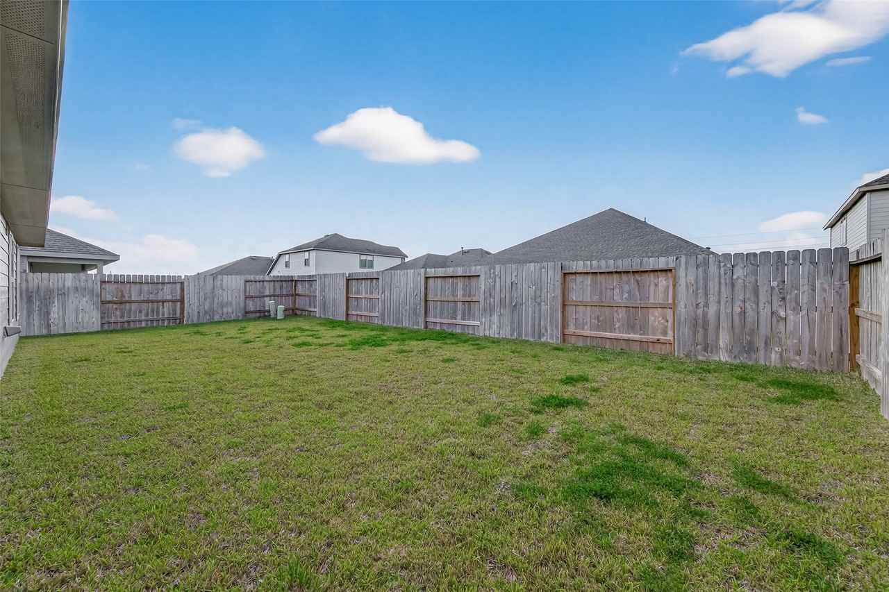 7910 Eagle Creek Ln #7910 - Photo 3 of 25