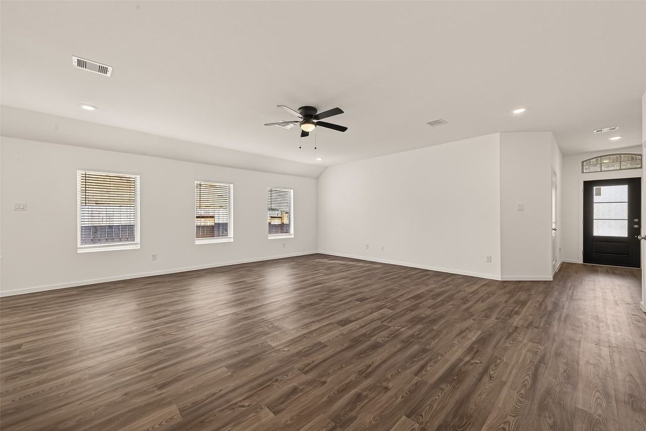 7910 Eagle Creek Ln #7910 - Photo 7 of 25