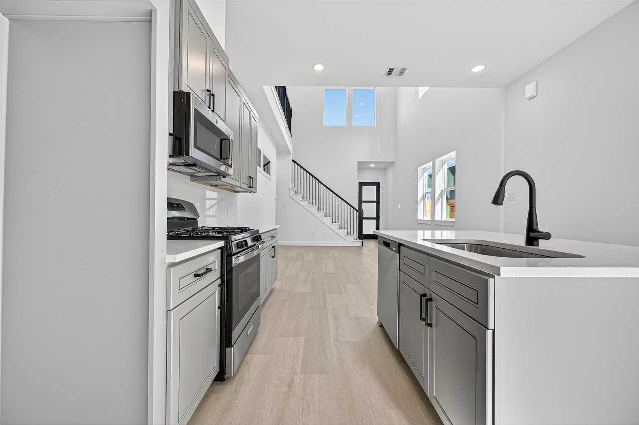 4330 Avron Dr #4330A - Photo 6 of 50