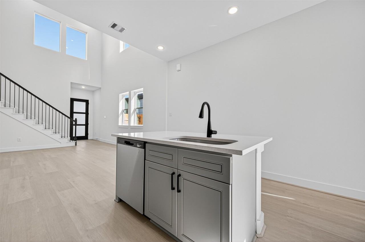 4330 Avron Dr #4330A - Photo 7 of 50