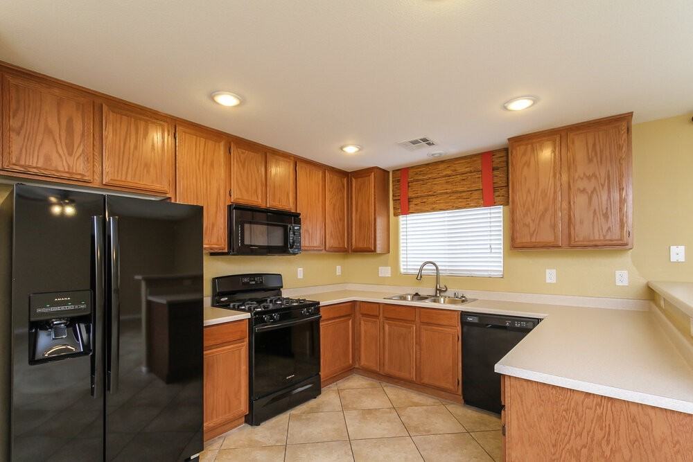 8264 Wuthering Heights Ave - Photo 5 of 14