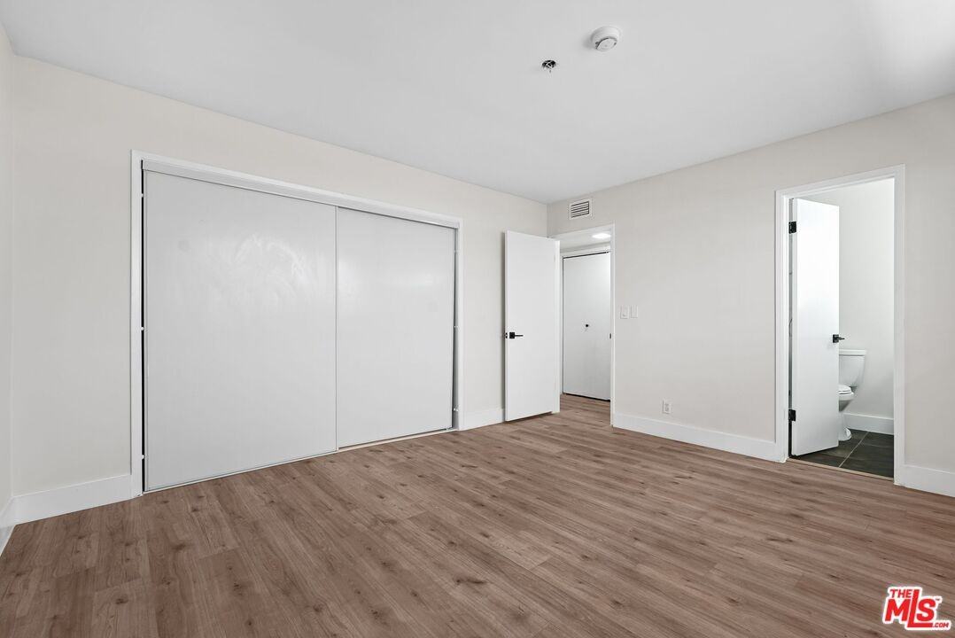 1031 N Laurel Ave #1031-1 - Photo 5 of 25