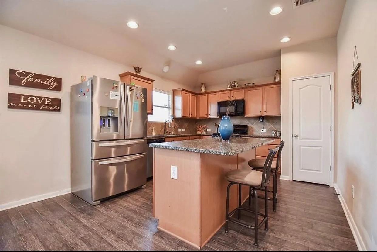 22427 Stamford Brook Ct #22427 - Photo 5 of 16